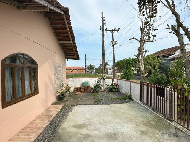 Casa para Venda em Balneário Barra do Sul - 2